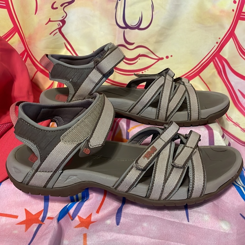 Teva sandals w Spider Rubber & Anatomic Footbed